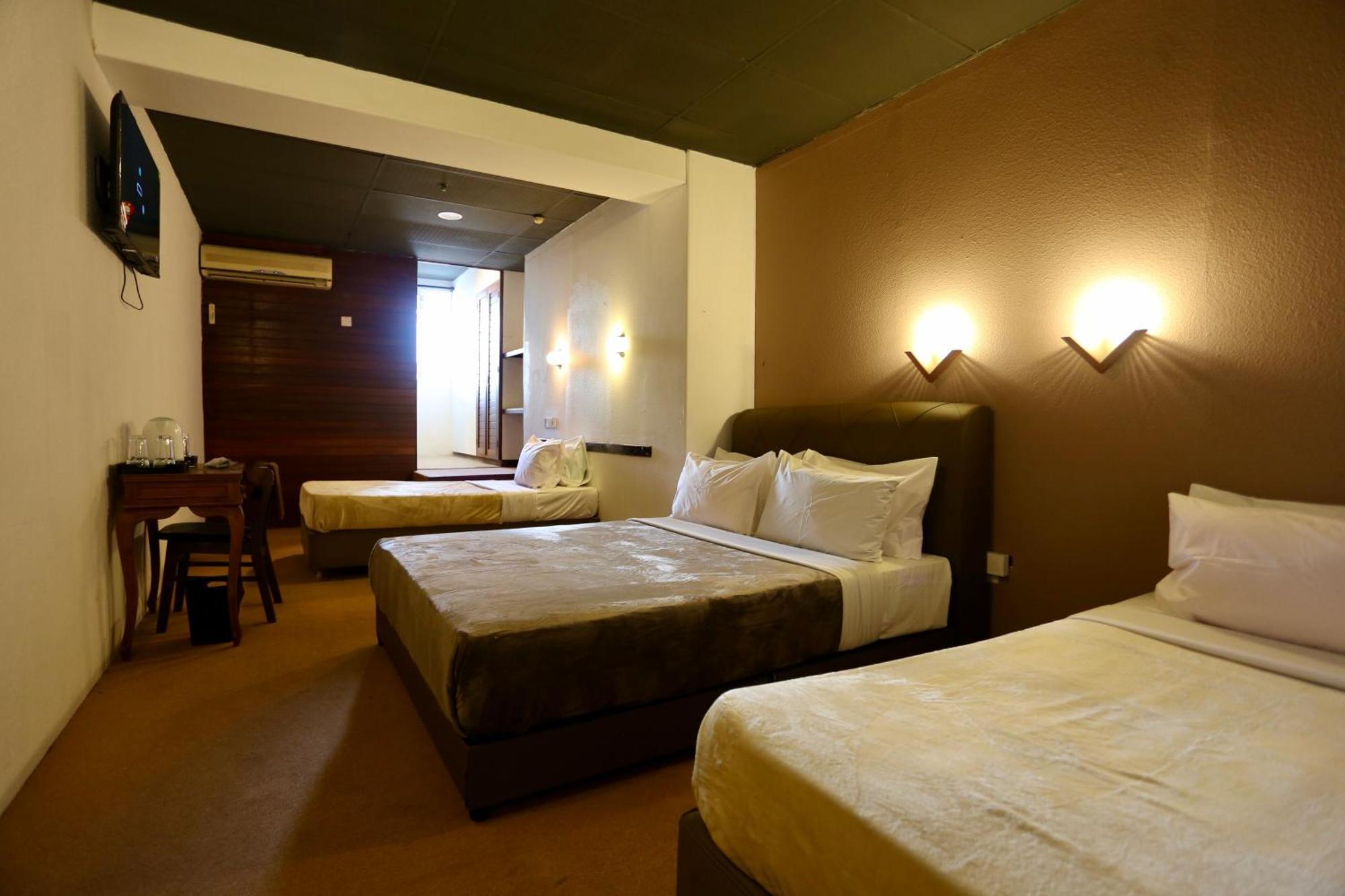 Fata Hotel By Project Borneo Кучинг Экстерьер фото